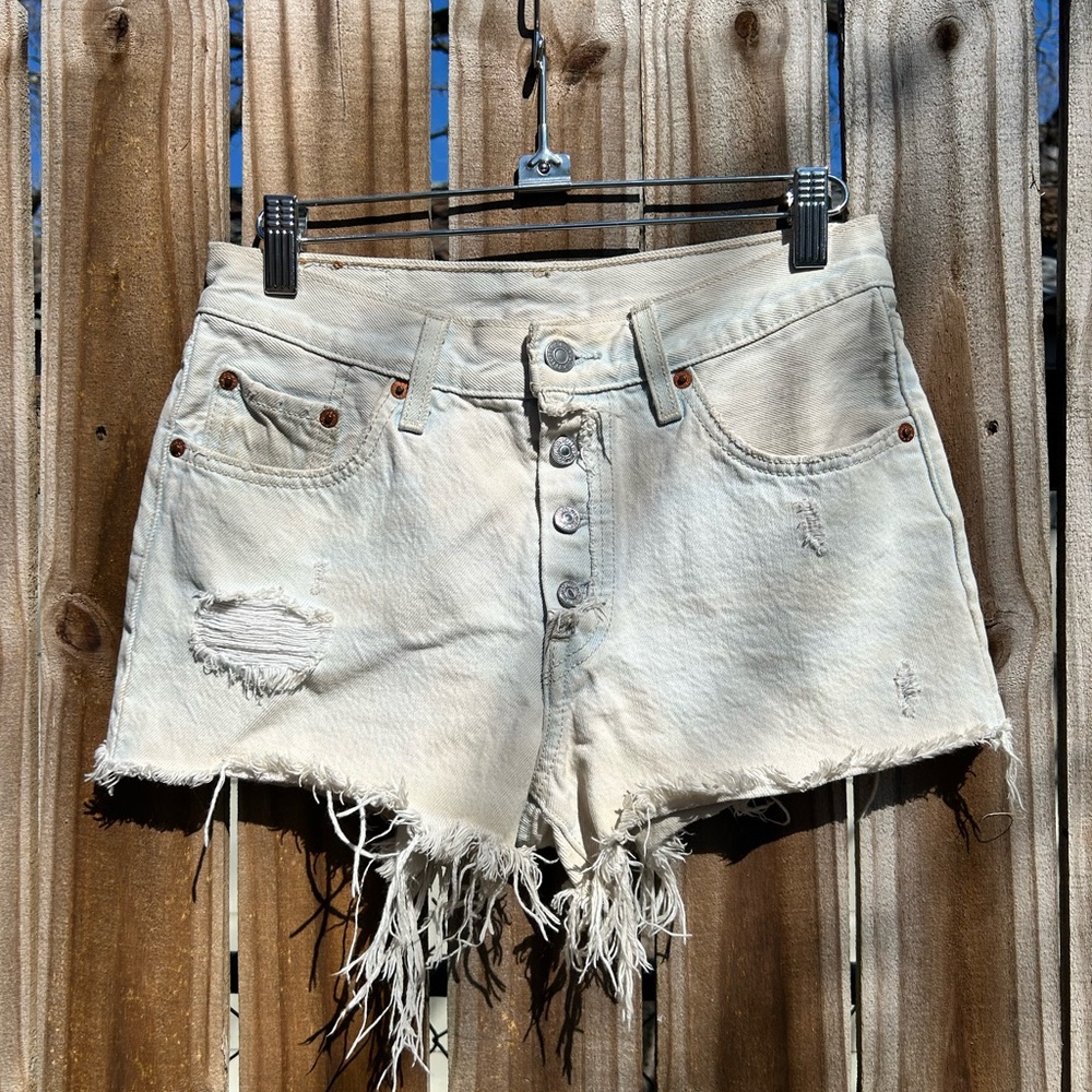 Distressed Levi’s Light Wash Denim Shorts
